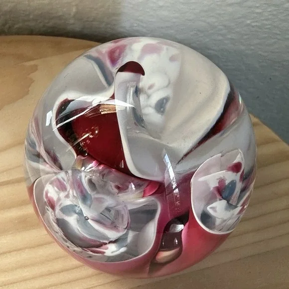 VTG 1999 Joanne Andrighetti Art Glass Paperweight 3.375 Signed Red White Blue‎